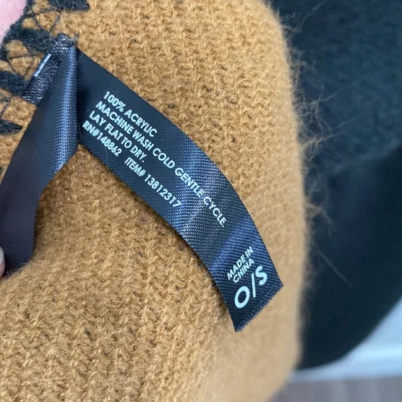 Torrid wrap‎ blanket with waist tie - Picture 5 of 5